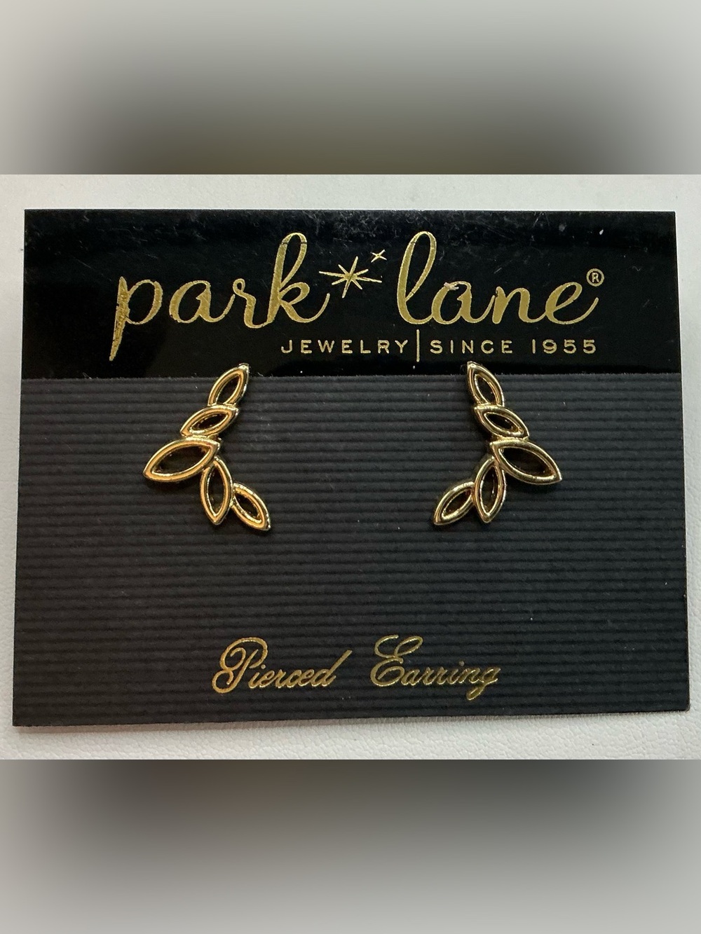 PARK LANE GOLD TONE LEAF CLUSTER DAINTY PIERCED STUD EARRINGS NEW